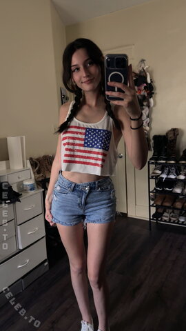 soggyalien22 nude photo 26