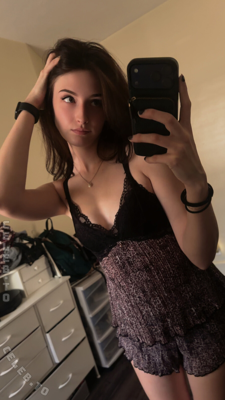 soggyalien22 nude photo 1