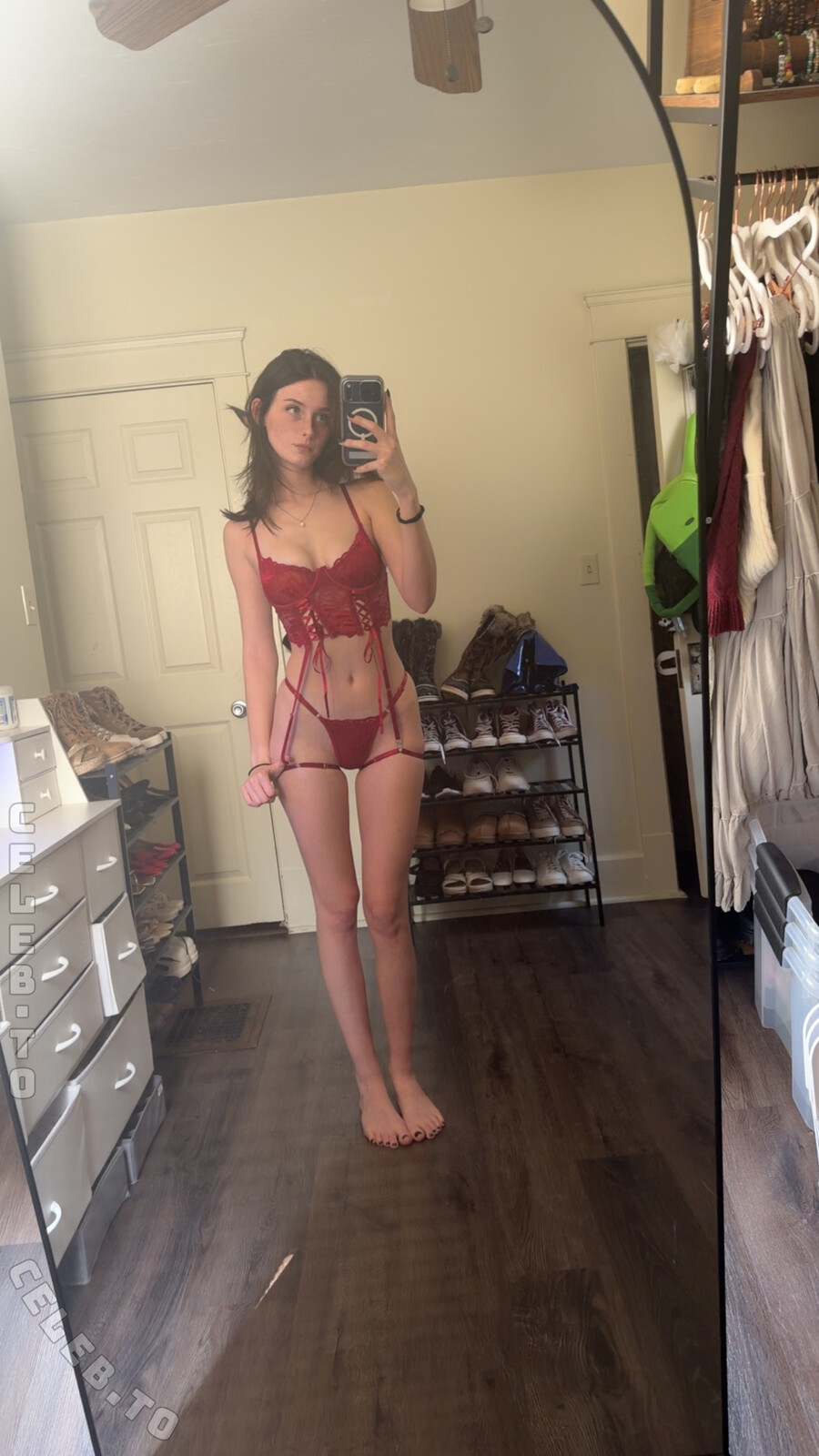 soggyalien22 nude photo 15