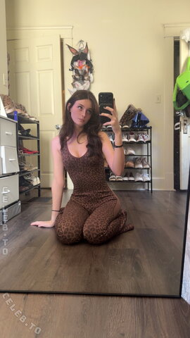 soggyalien22 nude photo 14