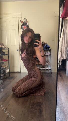 soggyalien22 nude photo 10