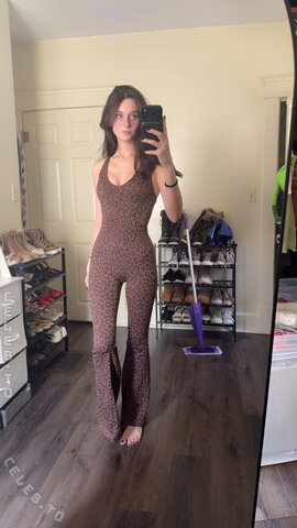 soggyalien22 nude photo 2