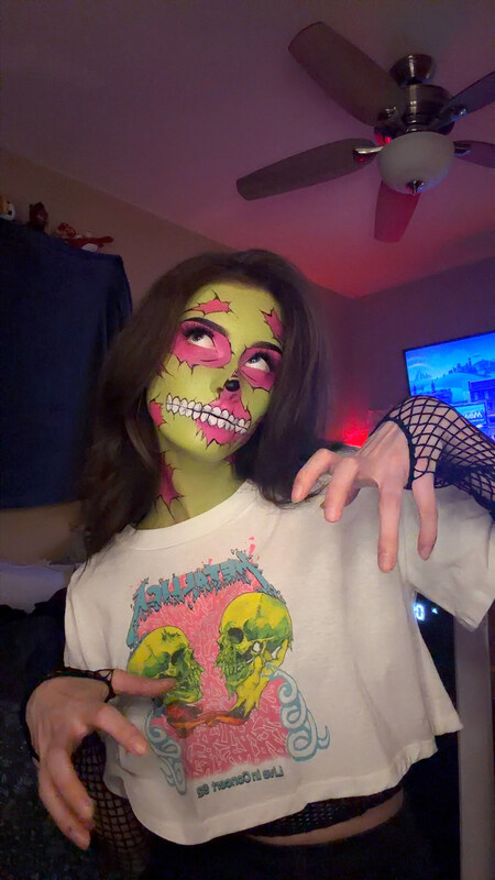 soggyalien22 nude photo 2