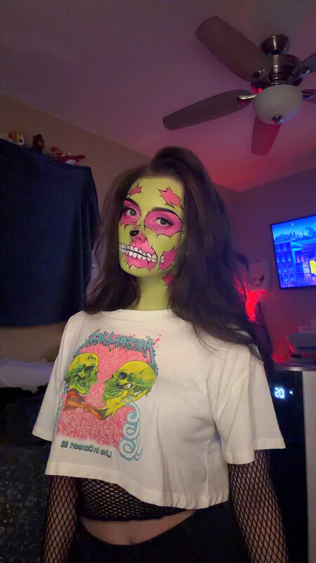 soggyalien22 nude photo 6