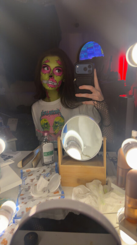 soggyalien22 nude photo 10