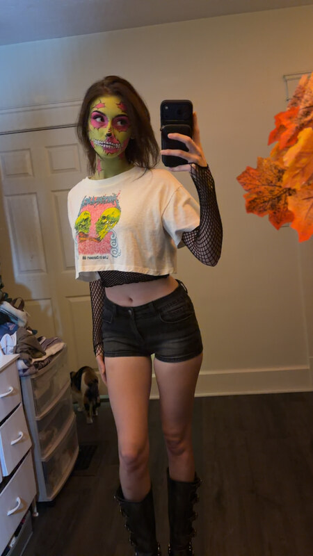soggyalien22 nude photo 11