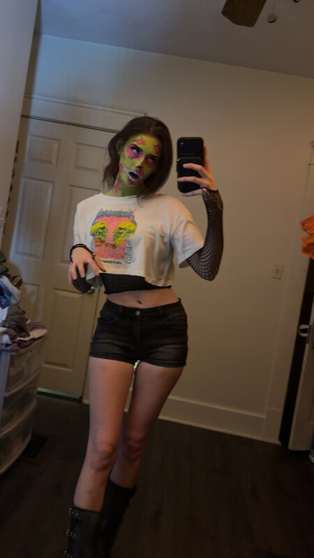 soggyalien22 nude photo 21