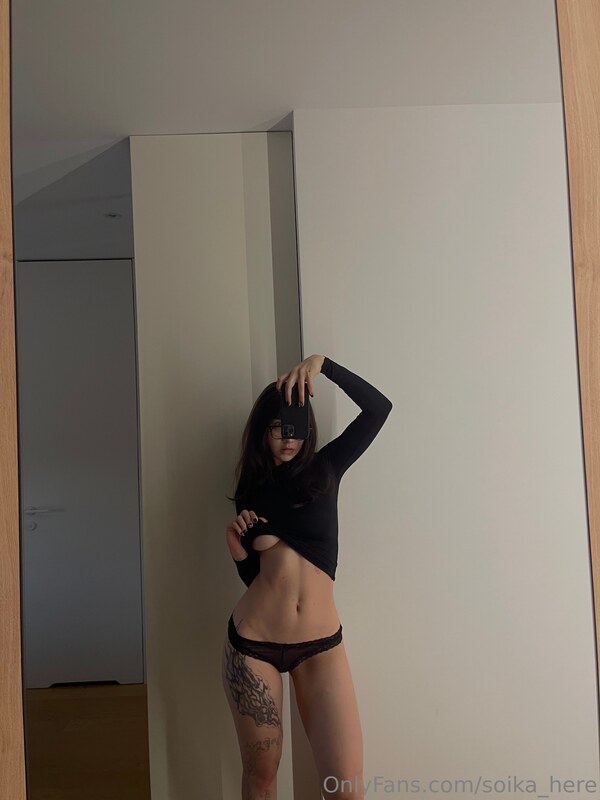 soika_here nude photo 1
