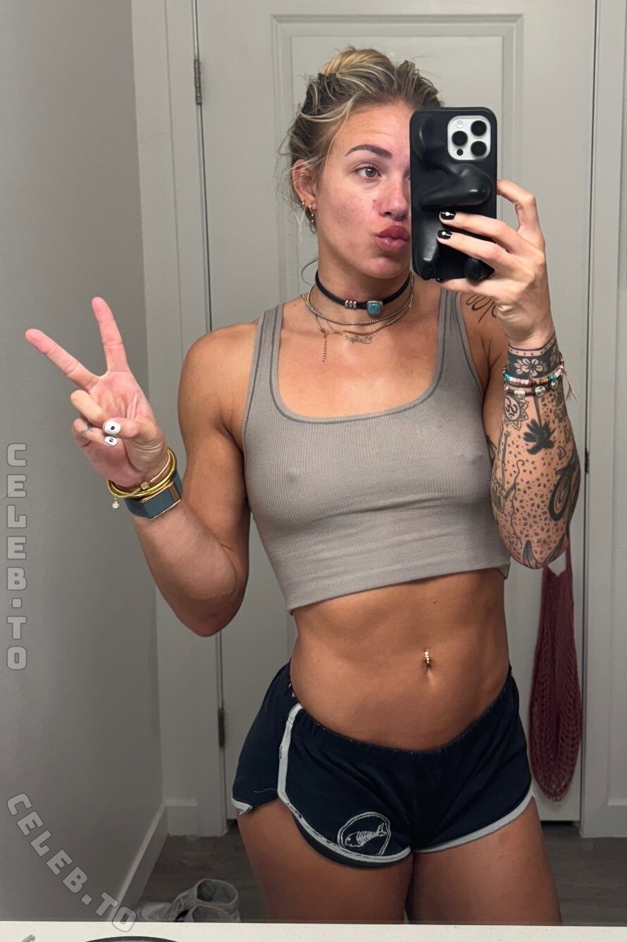 Sol Ruca nude photo 7