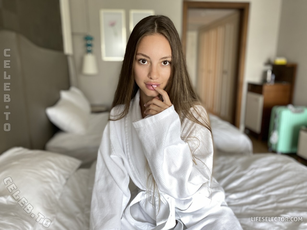 Sola Zola nude photo 18