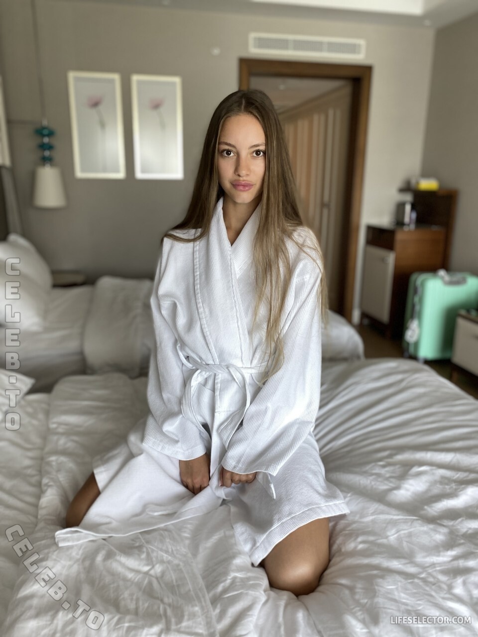 Sola Zola nude photo 21