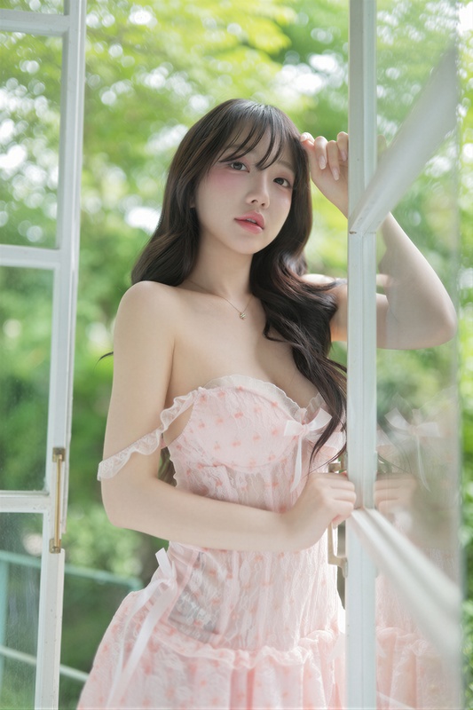 Son Ye Eun nude photo 22