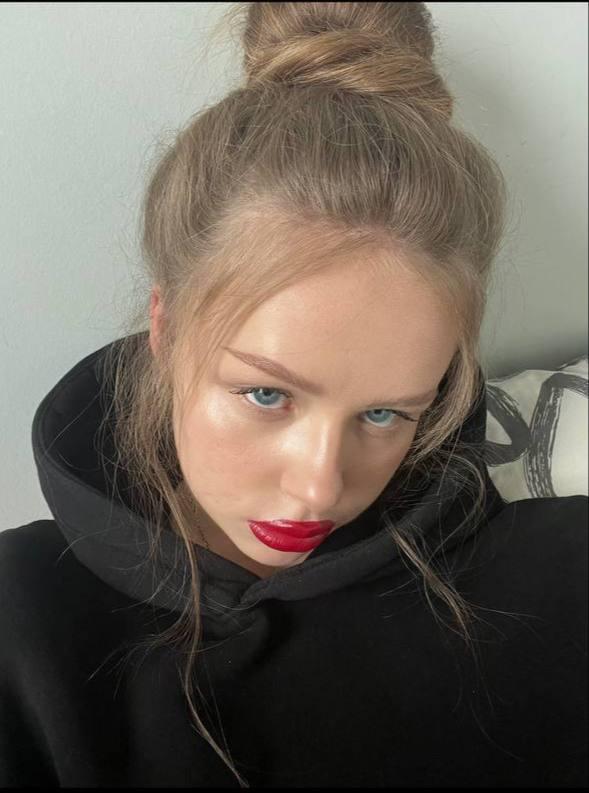 sonyakisses nude photo 2
