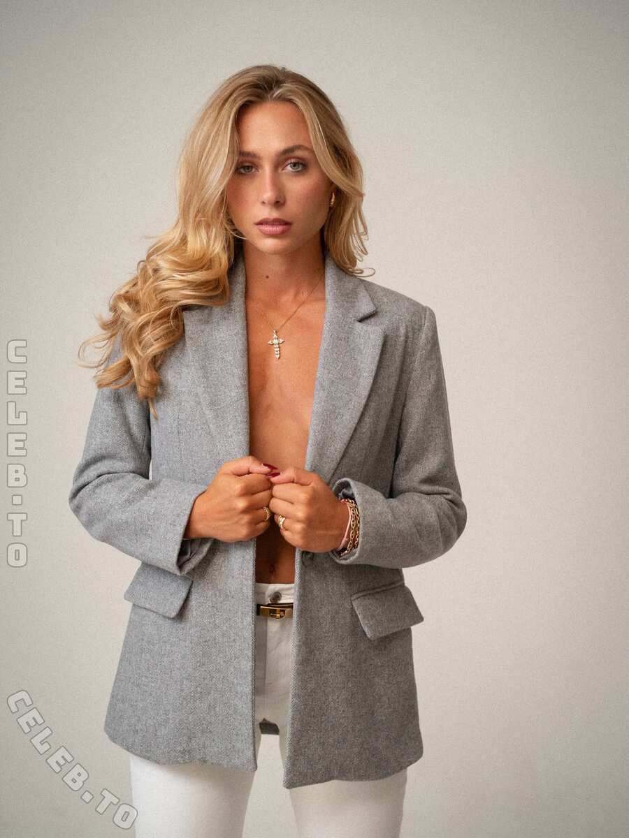Sophia Flörsch nude photo 5