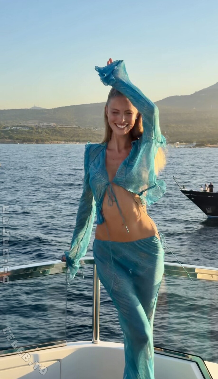 Sophia Lüders nude photo 2