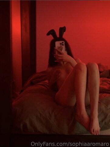 Sophia Romaro nude photo 1