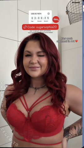 Sophia Thiel nude photo 15