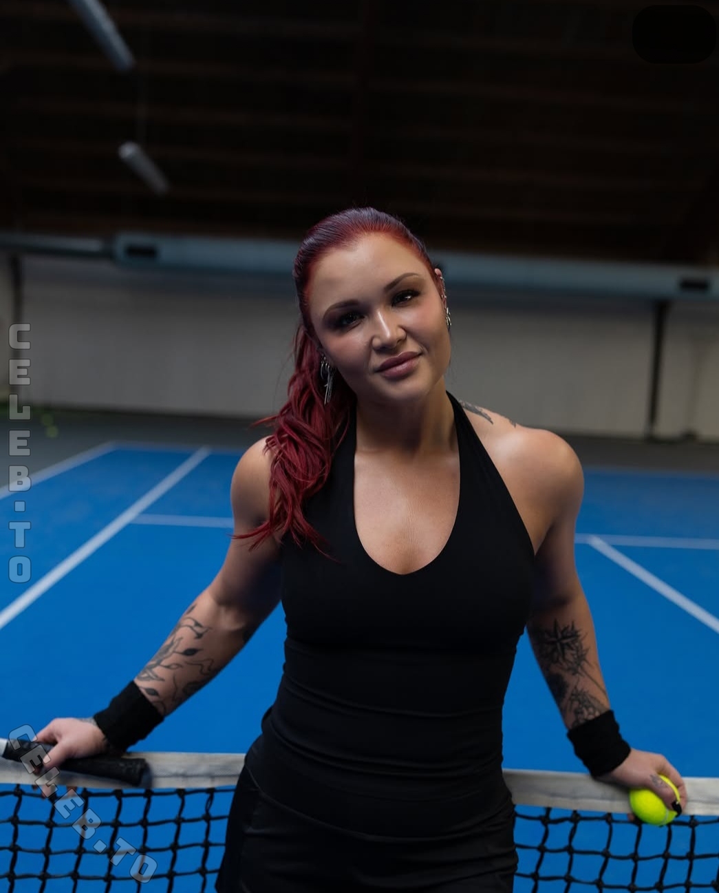 Sophia Thiel nude photo 2