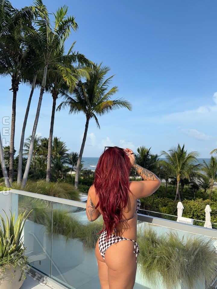 Sophia Thiel nude photo 1