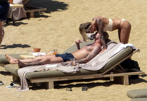 Sophia Thomalla nude photo 47