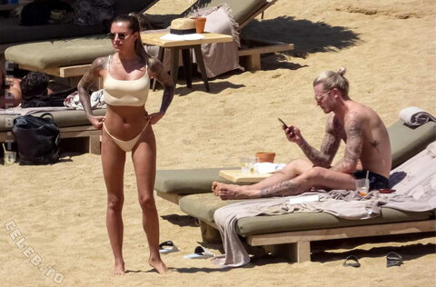 Sophia Thomalla and Loris Karius on the beach on Mykonos Island - 02/06/2019