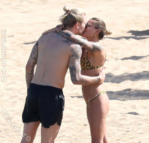 Sophia Thomalla nude photo 36