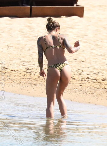 Sophia Thomalla and Loris Karius on the beach on Mykonos Island - 30/05/2019