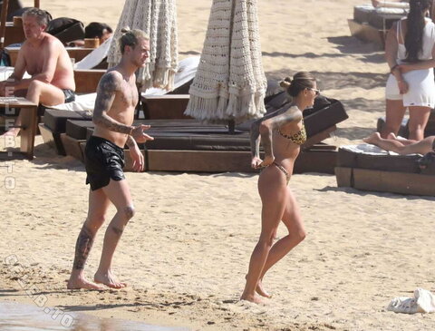 Sophia Thomalla nude photo 23