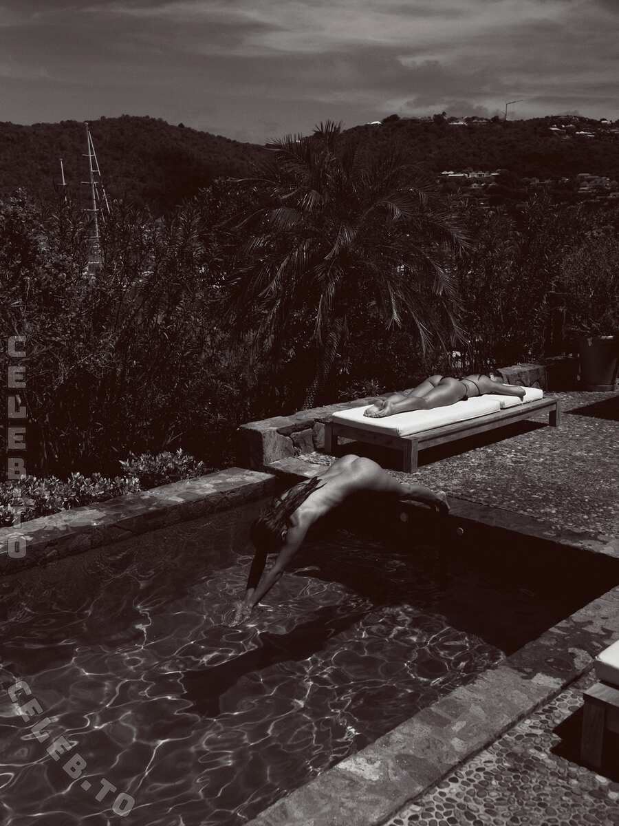 Sophia nude photo 4