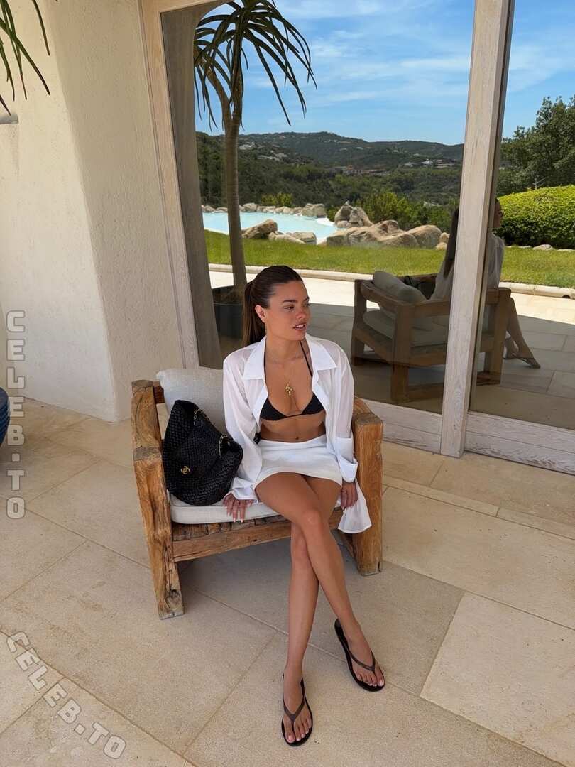 Sophia nude photo 4