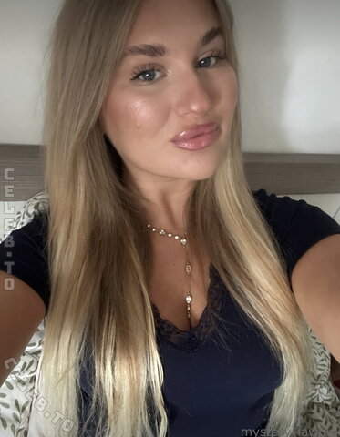 Sophiaa_05 – Would you lie down with me right now at this moment? 🤭 And if yes... what do you have planned for me?! 🙃😈