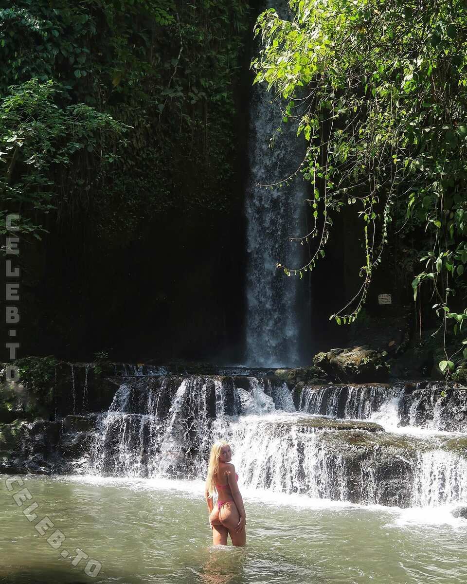 Sophiaaperlaa nude photo 2
