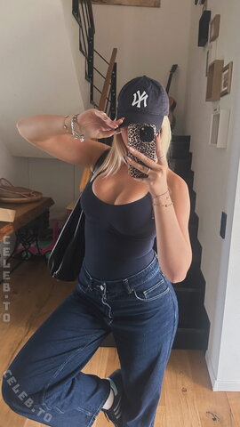Sophiaaperlaa nude photo 14