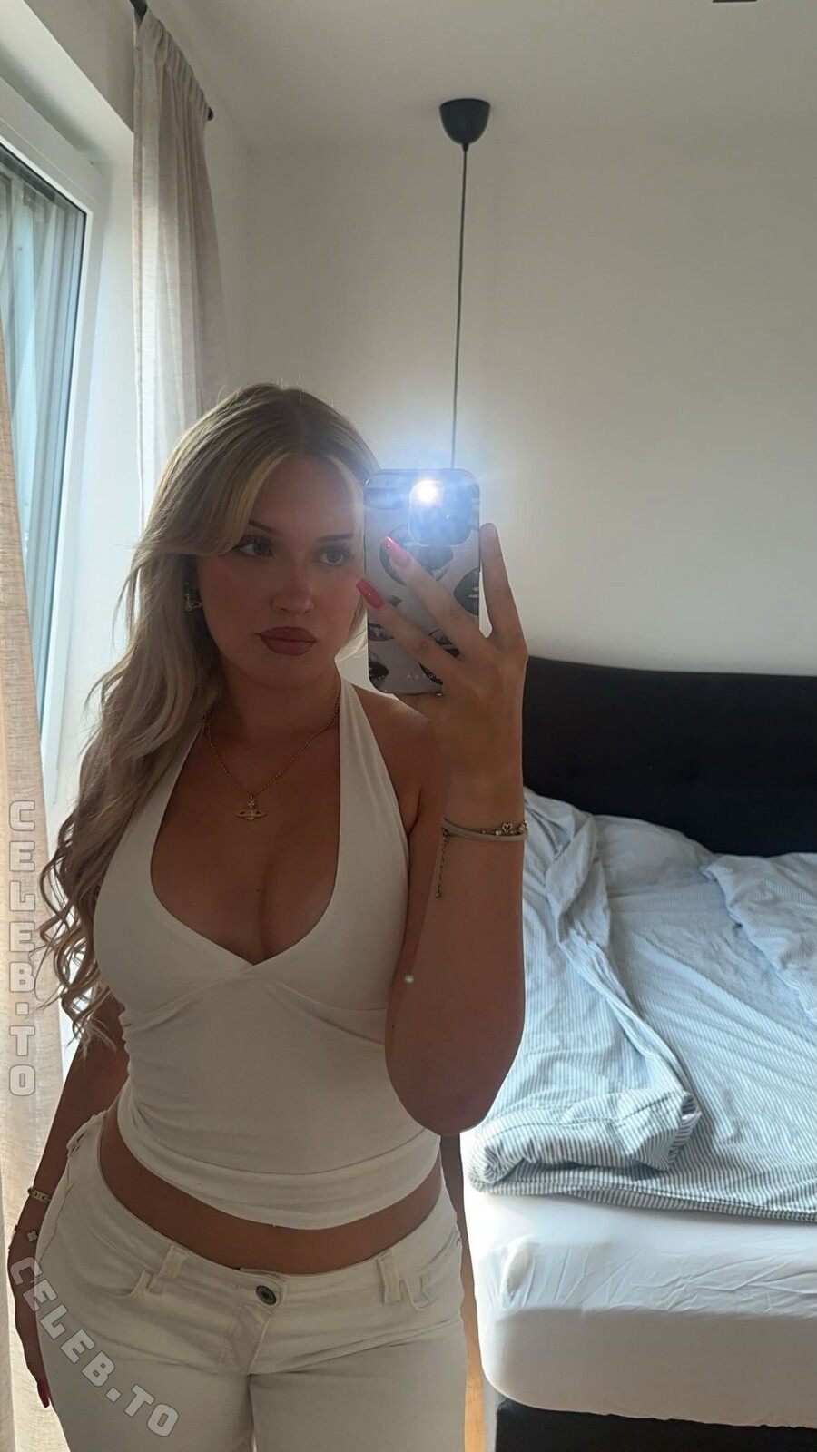 Sophiaaperlaa nude photo 11
