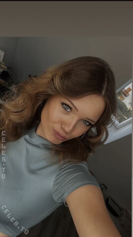 SophiaWestend – Pictures from her strip chat profile