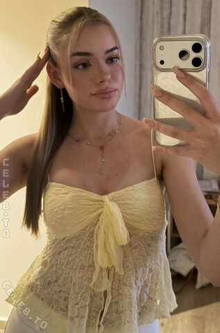 Sophia_xs Hot (1 photo)