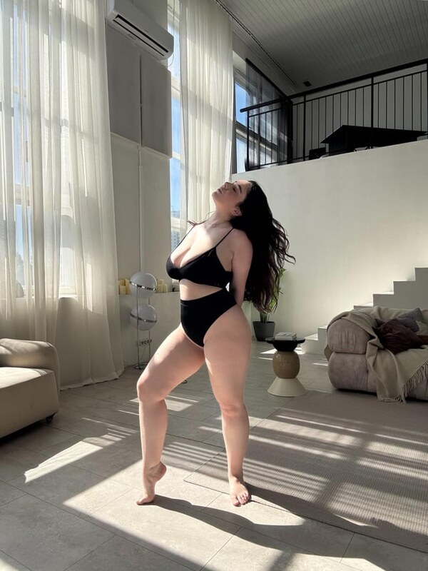 Sophie Bell nude photo 3