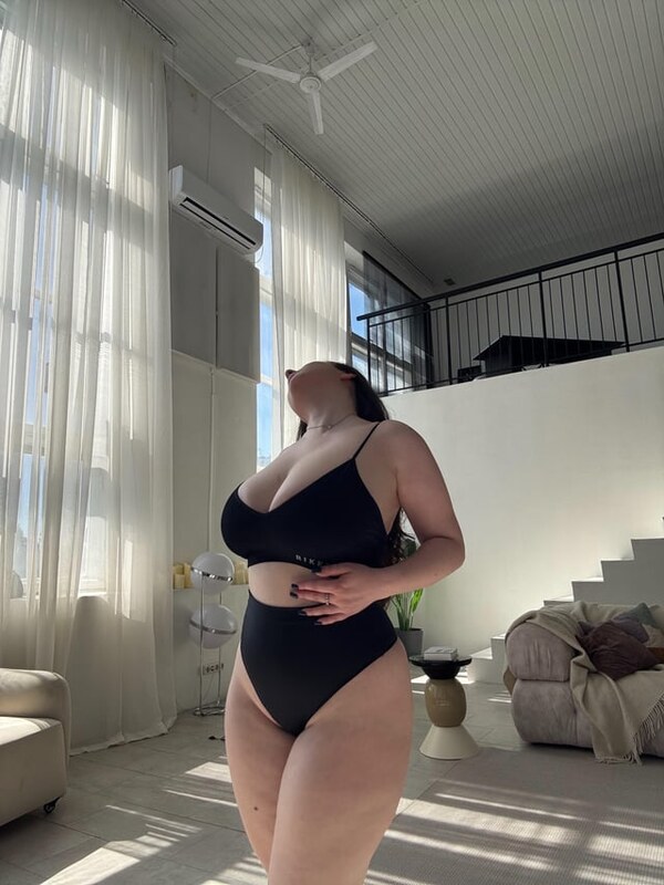 Sophie Bell nude photo 6