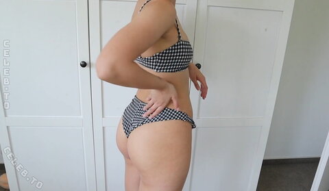 Sophie Breuer nude photo 36