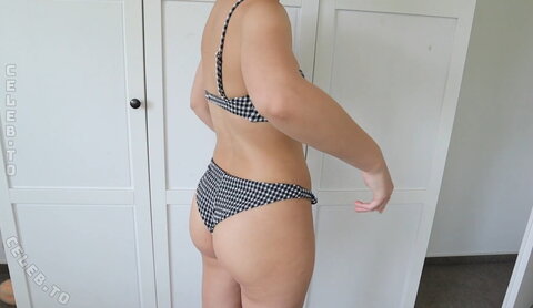 Sophie Breuer nude photo 35