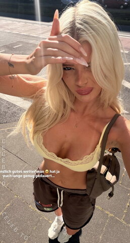 Sophie Charlott photo 2