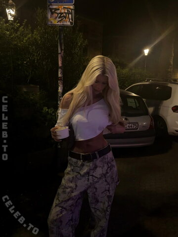 Sophie Charlott photo 3