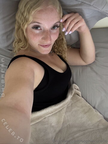 Sophie cute nude photo 5