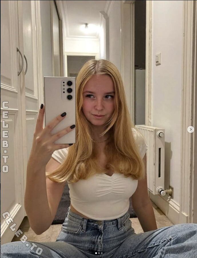 sophie forster nude photo 4