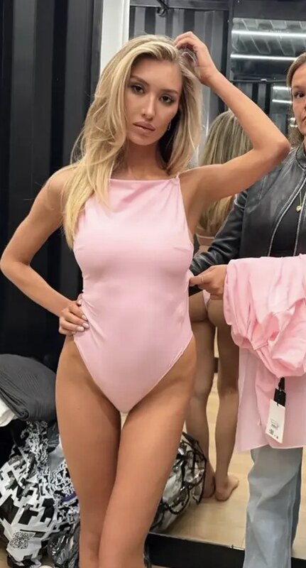Sophie Habboo nude photo 1