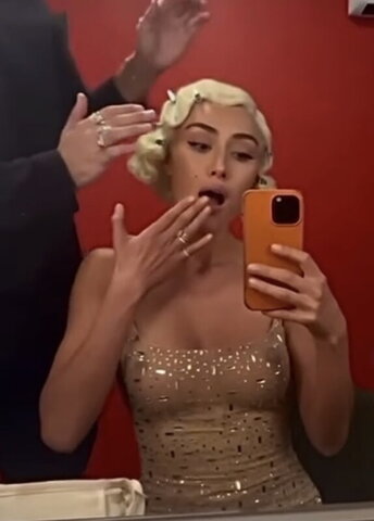 Sophie Habboo nude photo 2