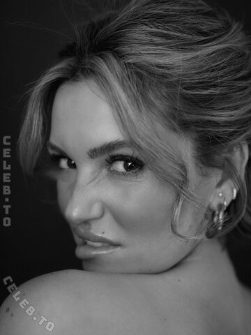 Sophie Imelmann nude photo 10