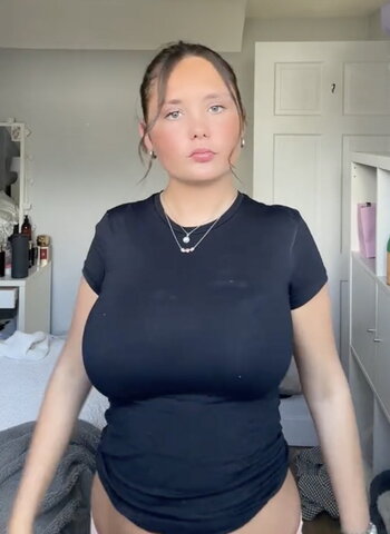 Sophie Lamont nude photo 4