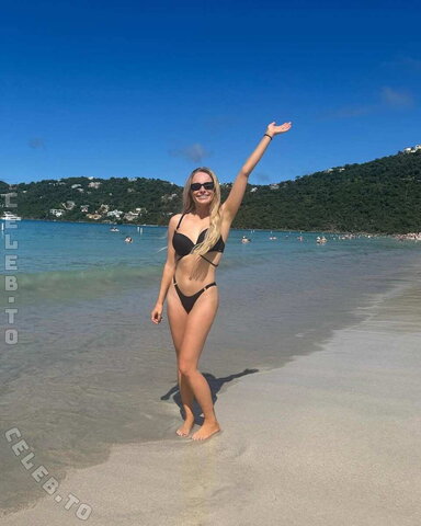 Sophie Lloyd nude photo 5