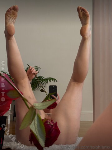 Sophie Mai nude photo 8